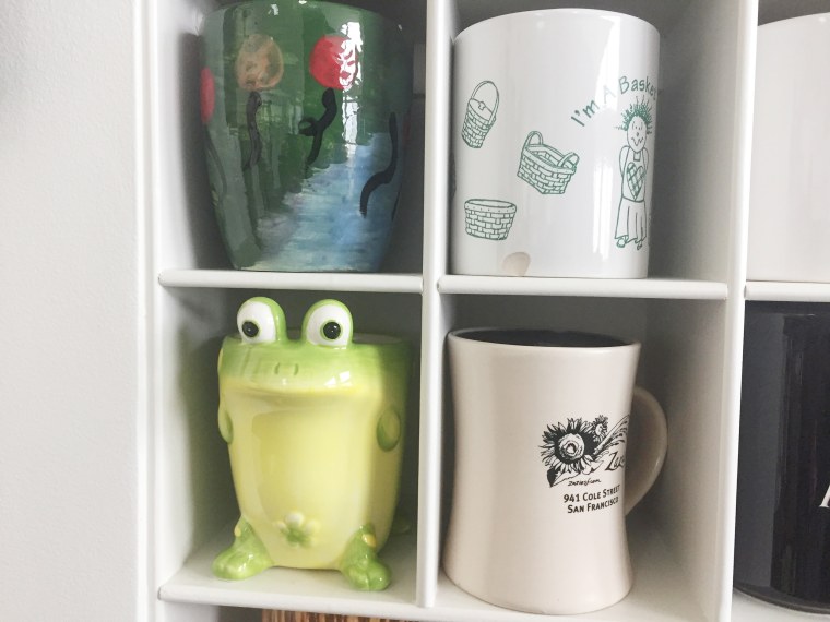 Many of the mugs feature frogs!