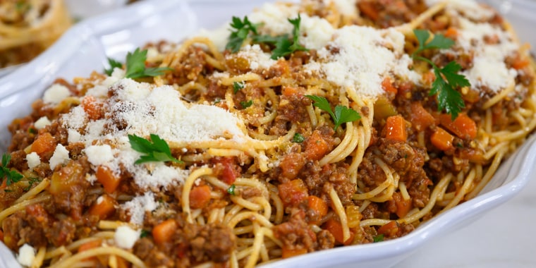 Alex Guarnaschelli's Spaghetti Bolognese + Spicy Sloppy Joes + Taco Salad