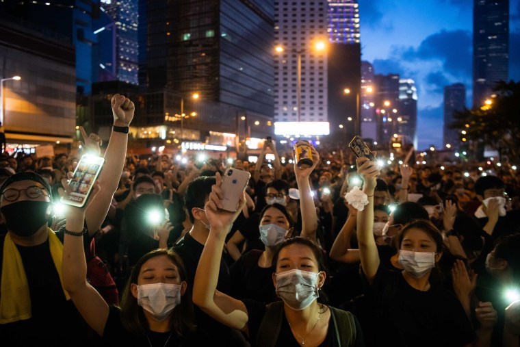 Image: Protesters shine lights from their mobile phones during rally against a controversial extradition law proposal