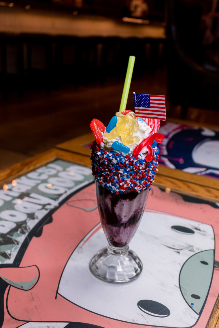 Holsteins Shakes and Buns 'Merica Shake