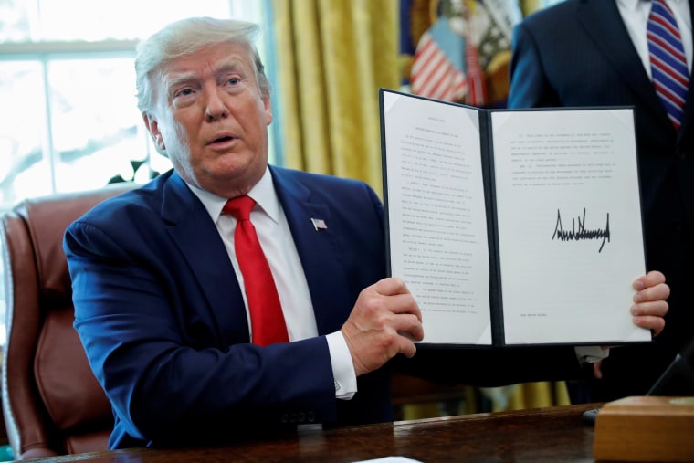 Image: U.S.  President Trump announces new sanctions on Iran in the Oval Office at the White House