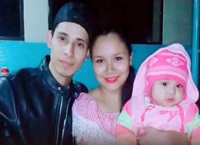Oscar Alberto Martinez Ramirez with his wife Tania Vanessa Avalos and their daughter, Valeria.