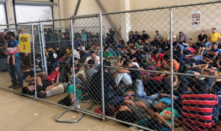 Image: Overcrowded migrant facility