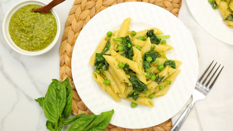 One Pot Pesto Penne With Spinach And Peas