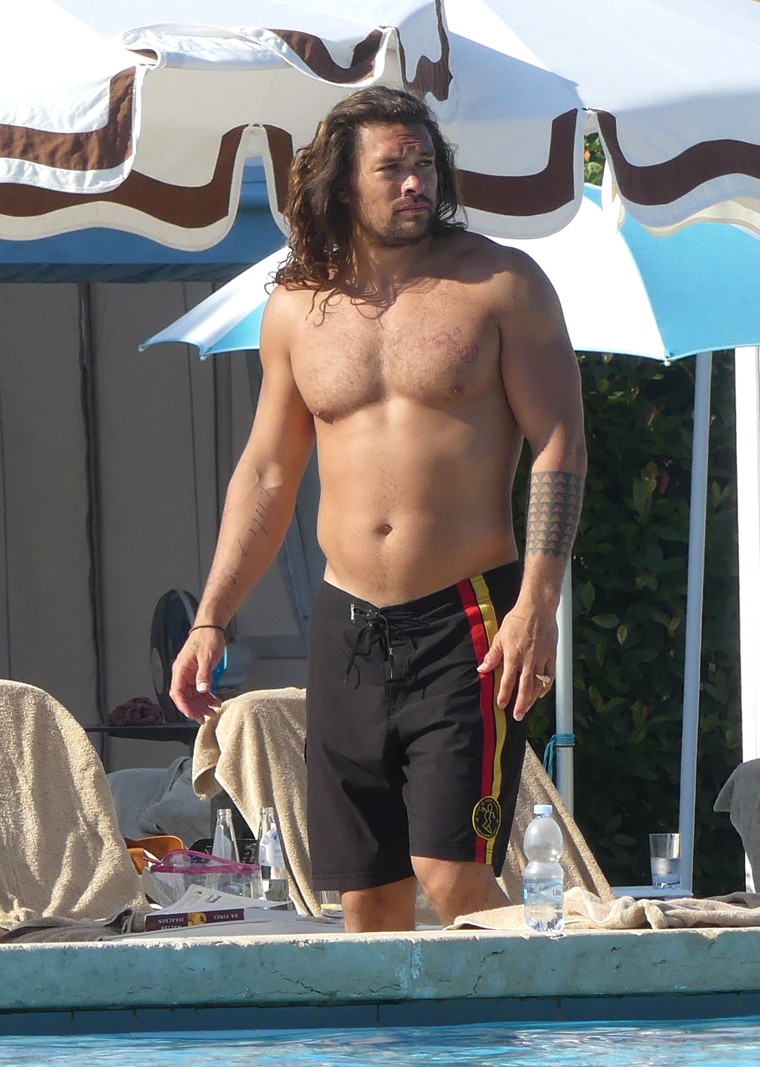 Aquaman Star Jason Momoa Shamed On Social Media For His Dad Bod — Really 