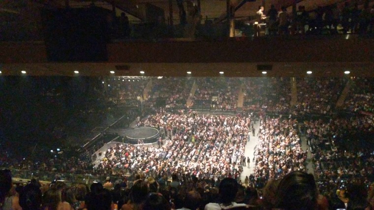 Thousands of fans in the packed Madison Square Garden concert had to exit after a power outage affected parts of Manhattan.