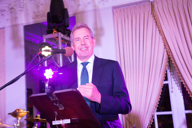 Image: Kim Darroch presents an award at the White House Correspondents' Dinner pre-party at the British embassy on April 27, 2018.