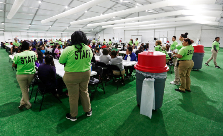 Image: Staff oversee breakfast at the U.S. government's government's newest holding center for migrant children in Carrizo Springs