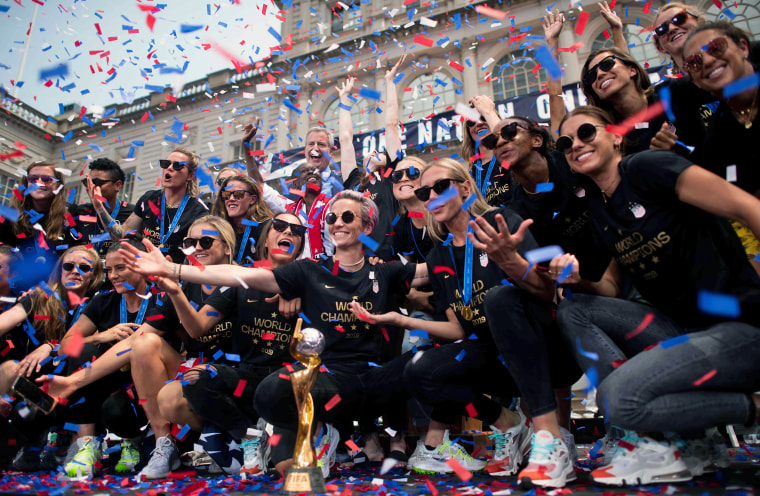 Image: FBL-WC-2019-USA-WOMEN-PARADE