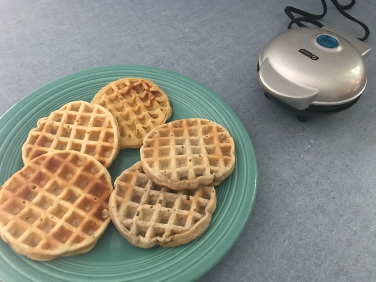 Dash Mini Maker mini waffle iron review 