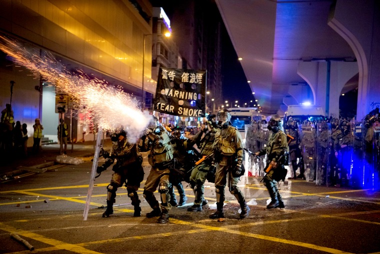 Image: Riot police fire tear gas during demonstrations in Hong Kong 
