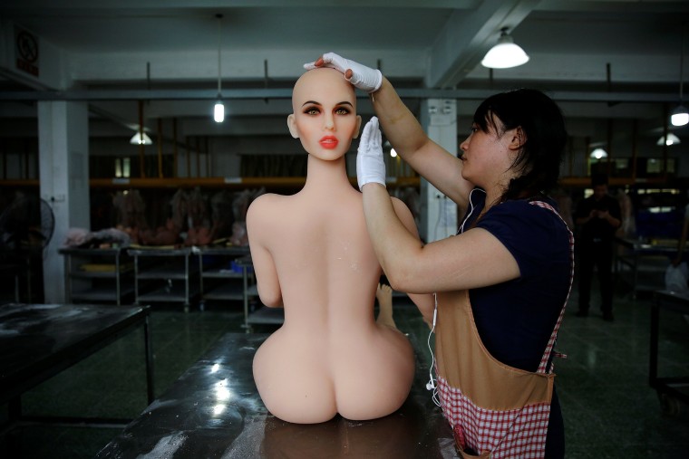 Image: China's sex doll makers