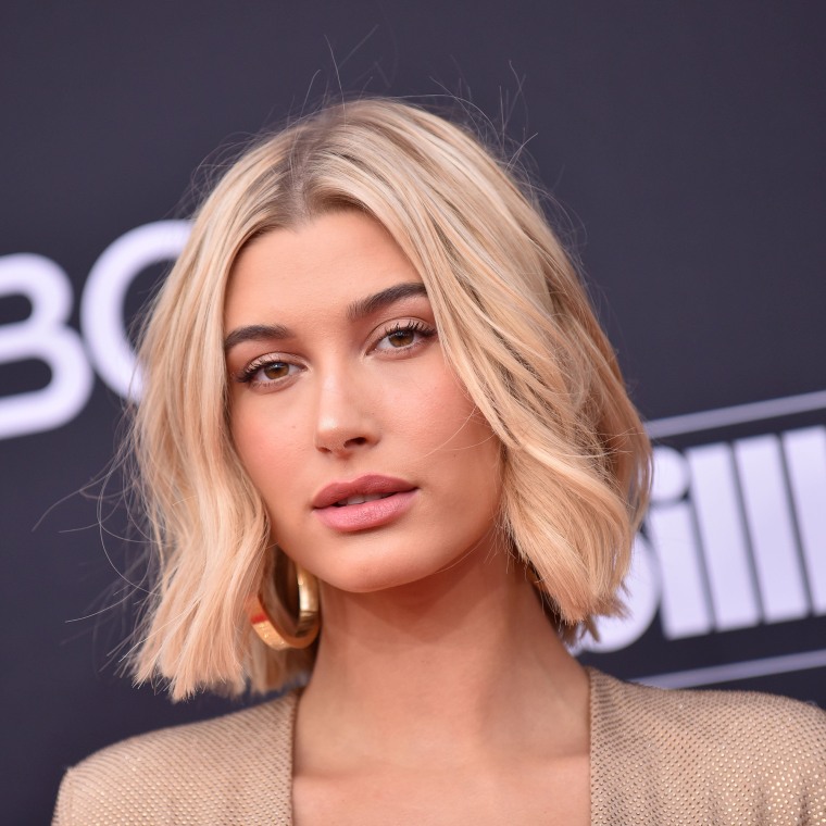 Hailey Bieber's Blunt Mini-Bob Is One of This Year's Biggest