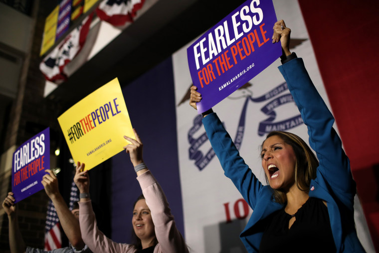 Image: Presidential Candidate Kamala Harris Takes Campaign Bus Trip Across Iowa