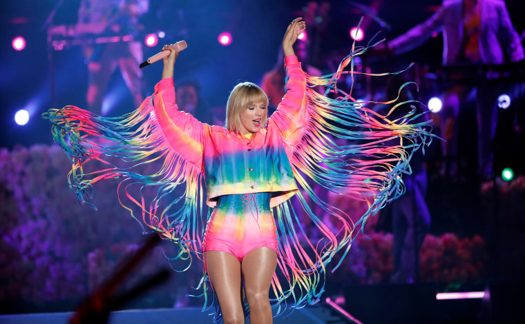 Image: Taylor Swift performs at the iHeartRadio Wango Tango concert in Carson