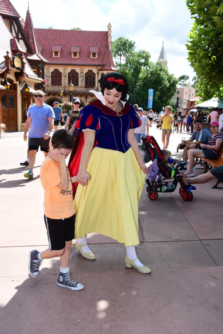 Snow White soothes little boy