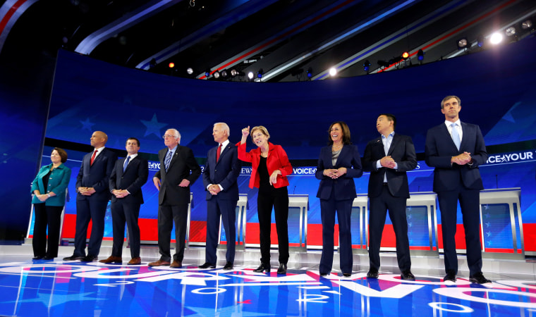 Image: Democratic presidential candidates Klobuchar, Booker, Buttigieg, Sanders, Biden, Warren, Harris, Yang, O'Rourke and Castro pose before the start of the debate in Houston