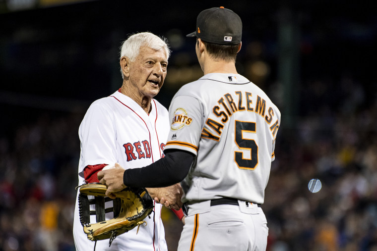 Hall of Famer Carl Yastrzemski throws out first pitch to grandson