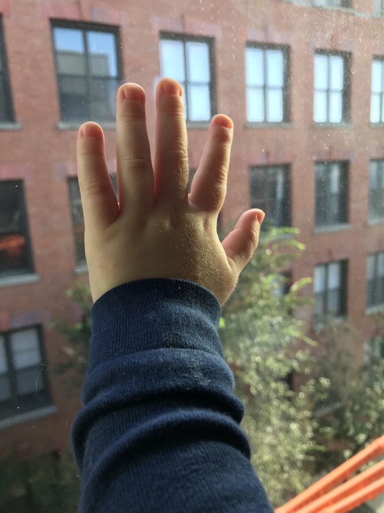 https://media-cldnry.s-nbcnews.com/image/upload/t_fit-760w,f_auto,q_auto:best/newscms/2019_39/1485137/toddler-hand-on-window-today-inline-190923.jpg