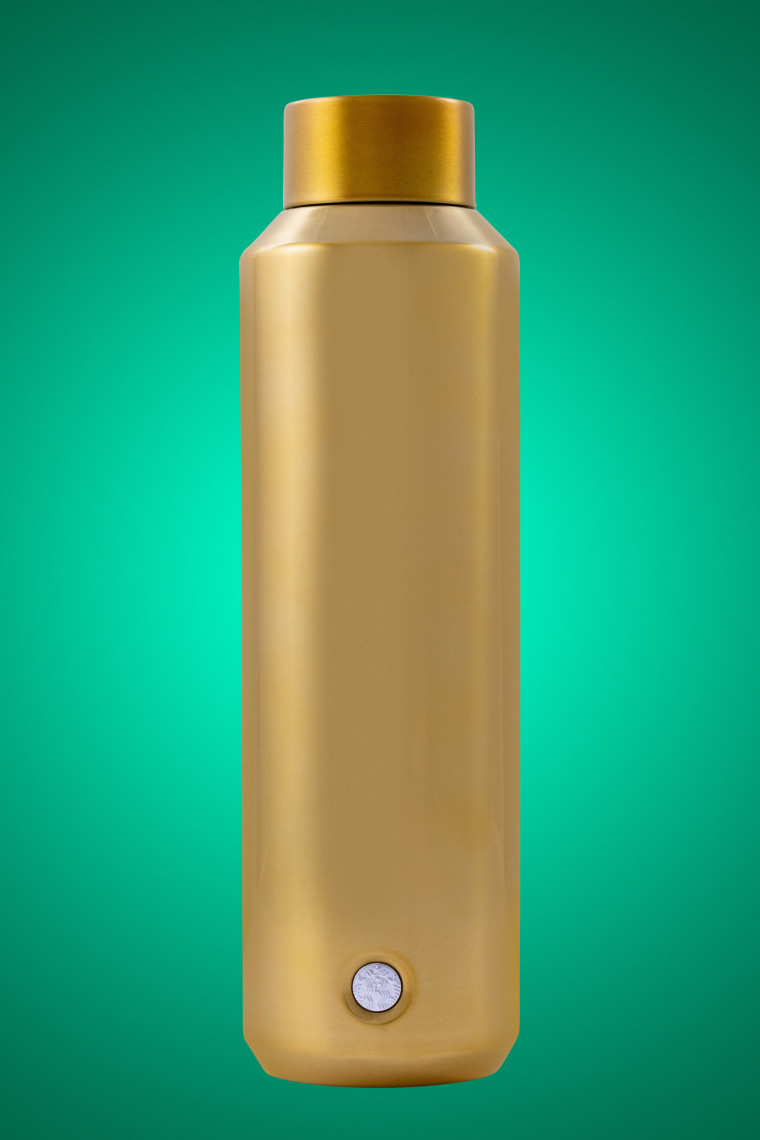 https://media-cldnry.s-nbcnews.com/image/upload/t_fit-760w,f_auto,q_auto:best/newscms/2019_39/1486117/starbucks-gold-water-bottle.jpg