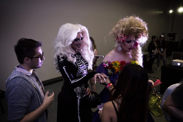 Image: Deere and Hashtag Trashly, right, talk with fans following a panel at TwitchCon on Sept. 28, 2019.