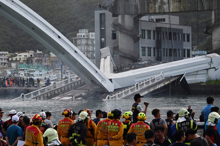 Image: TAIWAN-ACCIDENT-BRIDGE