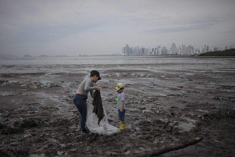 Image: TOPSHOT-PANAMA-ENVIROMENT-BEACH-CLEANUP