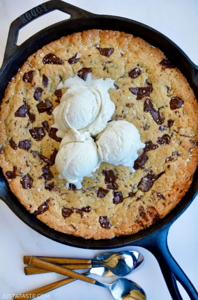 https://media-cldnry.s-nbcnews.com/image/upload/t_fit-760w,f_auto,q_auto:best/newscms/2019_41/3041861/ultimate-skillet-chocolate-chip-cookie-580x875.jpg