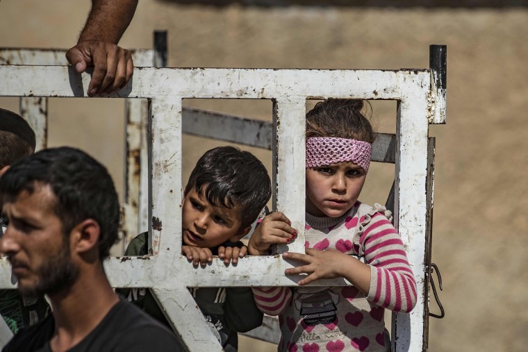 Image: Syrian Arab and Kurdish civilians