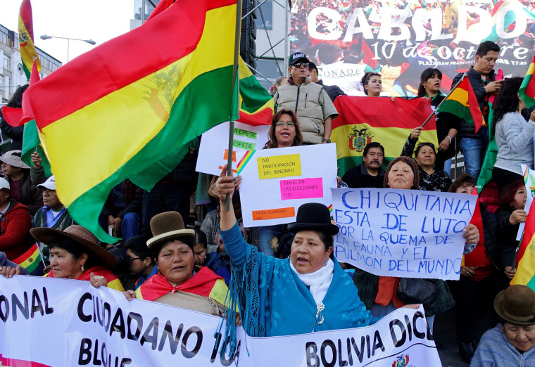 Image: Social organizations attend a town council in La Paz