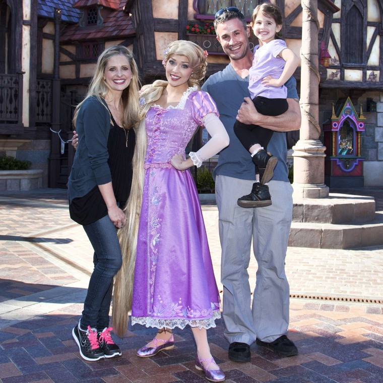Image: Sarah Michelle Gellar And Freddie Prinze Jr. Visit Disneyland