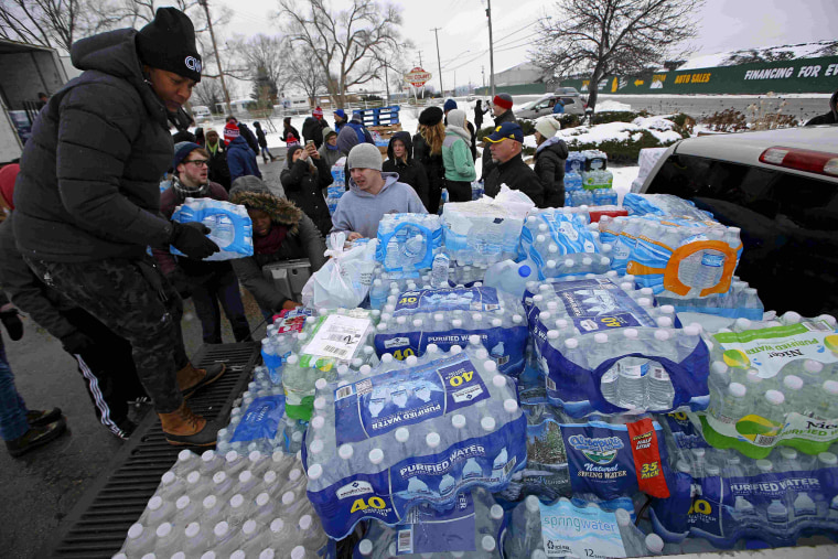 Image: Volunteers distribute bottled water to help combat the effects of the crisis when the citys drinking water became contaminated in Flint Michigan