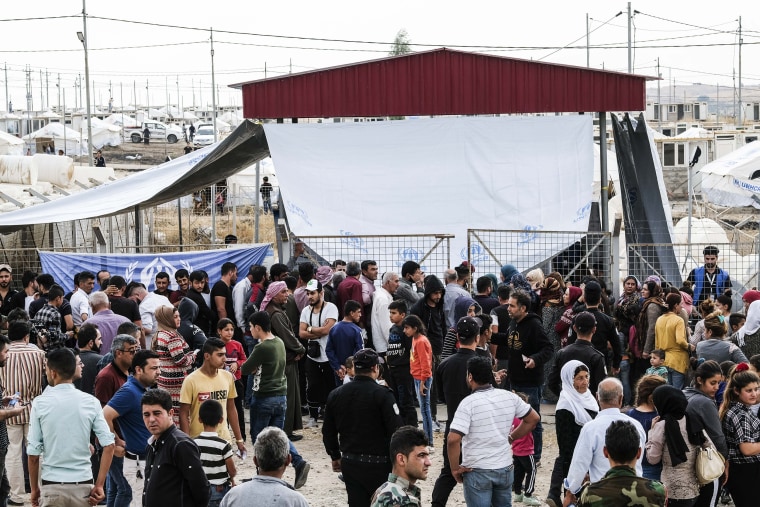 Image: Syrian refugees fleeing the Turkish incursion