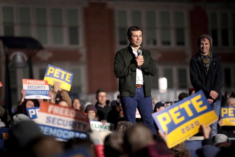 Image: Democratic Presidential Candidate Pete Buttigieg Campaigns In Des Moines, Iowa