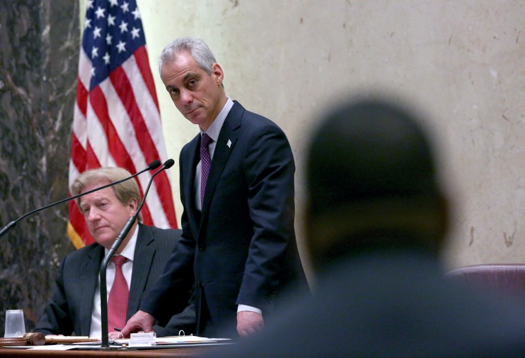 Chicago mayor apologizes for Laquan McDonald shooting