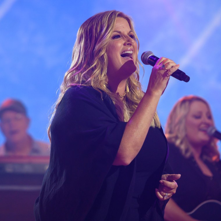 Trisha Yearwood performing