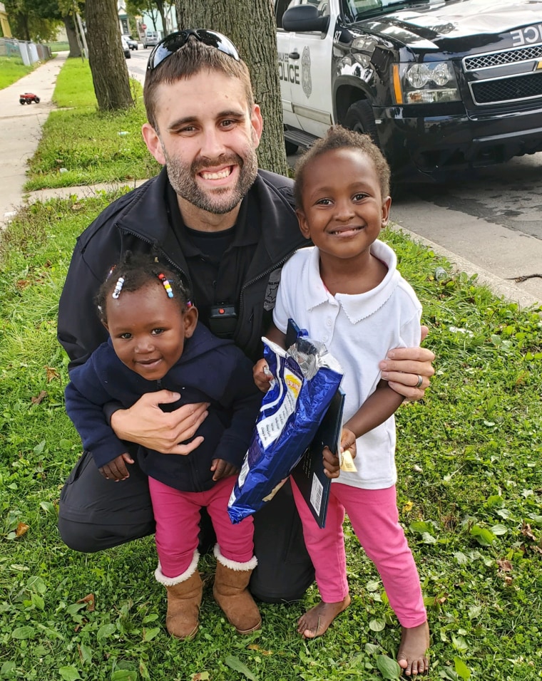 Police officer Kevin Zimmermann surprised Andrella “Lashae” Jackson's daughters with car seats.