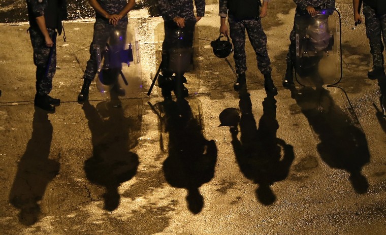 Image: Lebanese riot policemen 