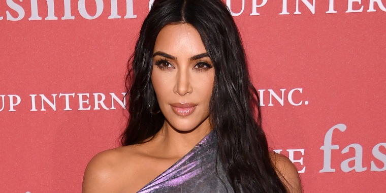 Kim Kardashian West just got a haircut in a parking lot — with kitchen ...