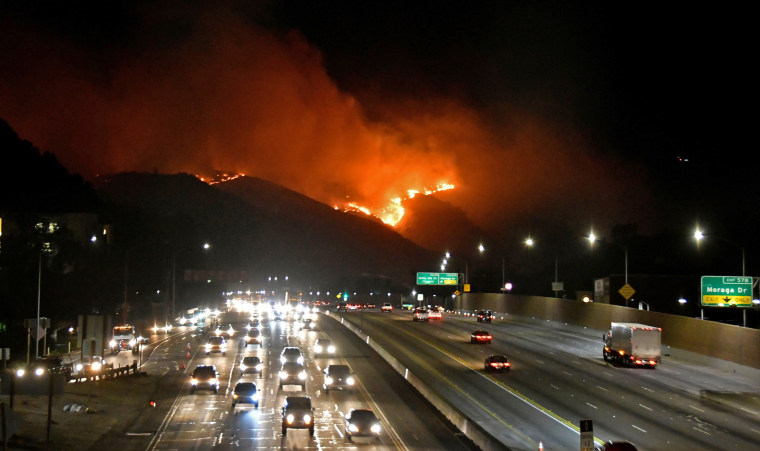 Image: The Getty Fire burns next to the 405 freeway in the hills of West Los Angeles, California