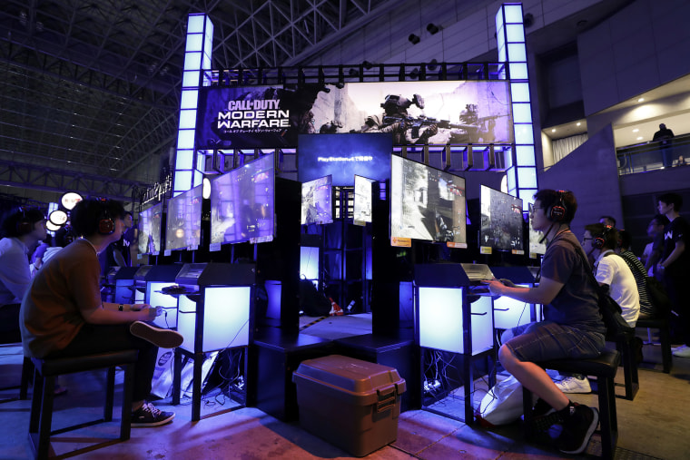 Image: Attendees use Sony Corp. PlayStation 4 (PS4) game consoles to play the Call of Duty: Modern Warfare video game at the Tokyo Game Show 2019 in Chiba, Japan