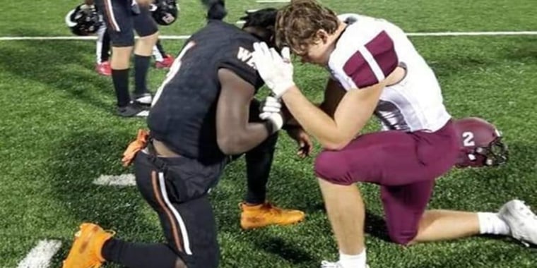 Texas high school football player Gage Smith (right) prayed after the game with opponent Ty Jordan for Jordan's mother, who has cancer. 