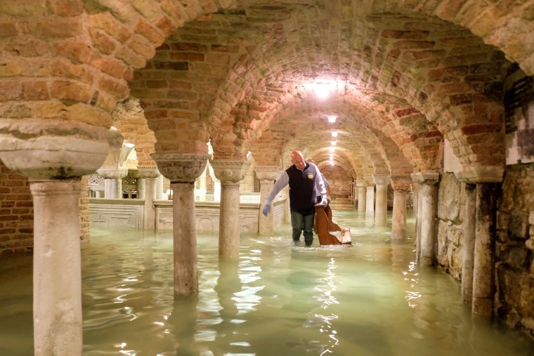 Image: Flooded crypt of St Mark's Basilica 