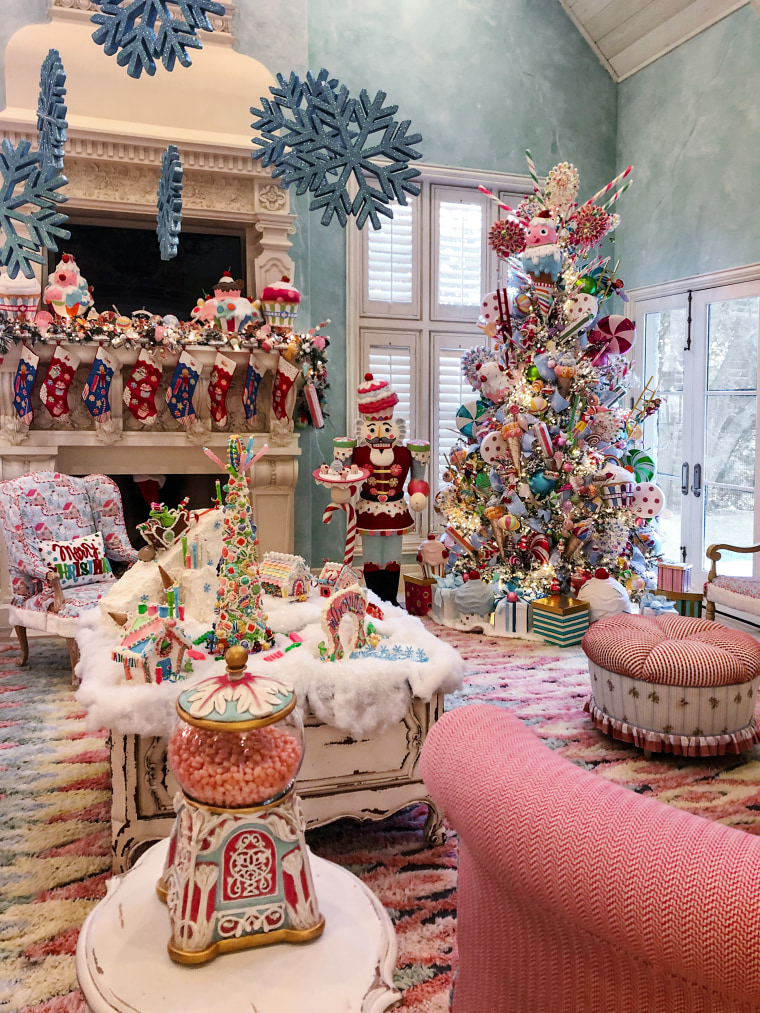 It may not seem like your traditional Christmas decor, but this sweet tooth-themed home is a pink pastel paradise.