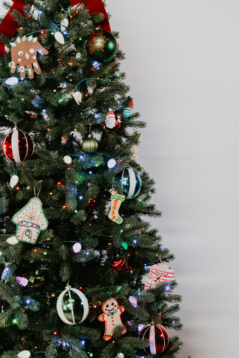 There are some easy tips to make your tree come together. 