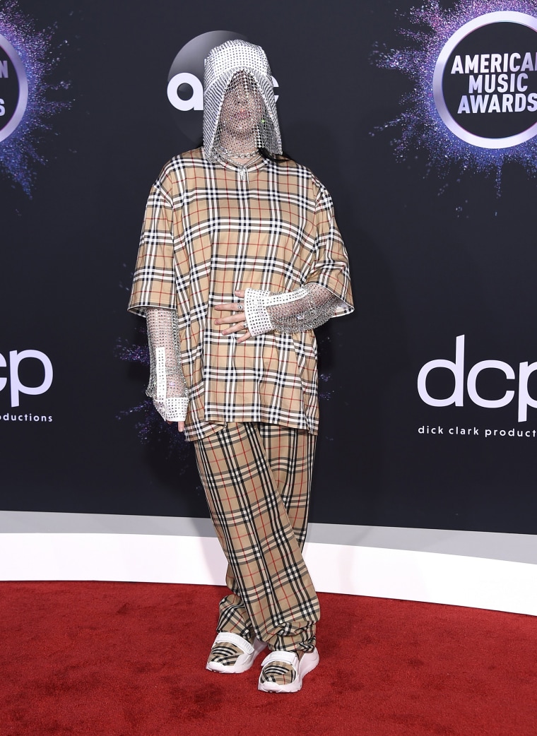 Billie Eilish Is Sick Of Hearing How She Should Dress From Body Shamers