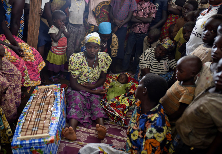 Image: Congolese victims of ethnic violence prepare the burial of a child suspected to have died of Measles at a makeshift camp for the internally displaced people in Bunia, Ituri province in the eastern Democratic Republic of Congo