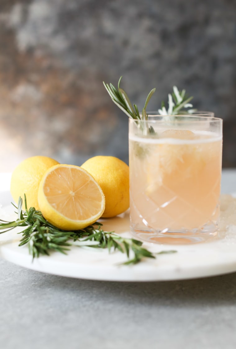 Bitter lemon spritz