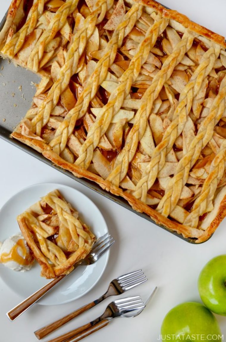 Easy caramel apple slab pie