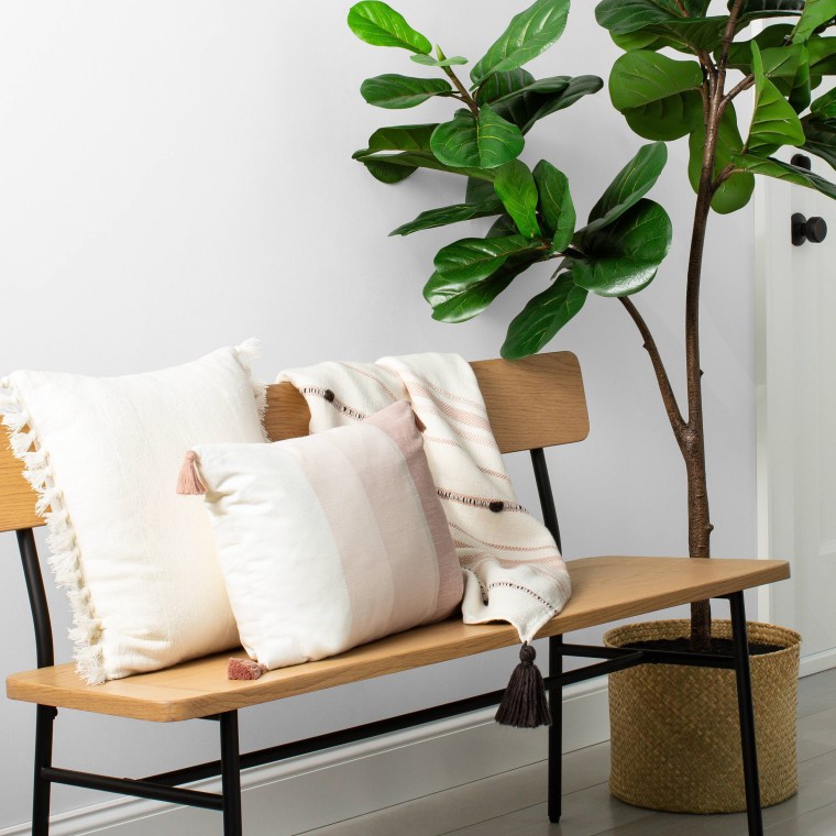 What a cute little entryway bench.